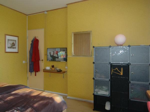 Bed and Breakfast Tulip Gallery : photo 3 de la chambre chambre lit queen-size avec salle de bains commune