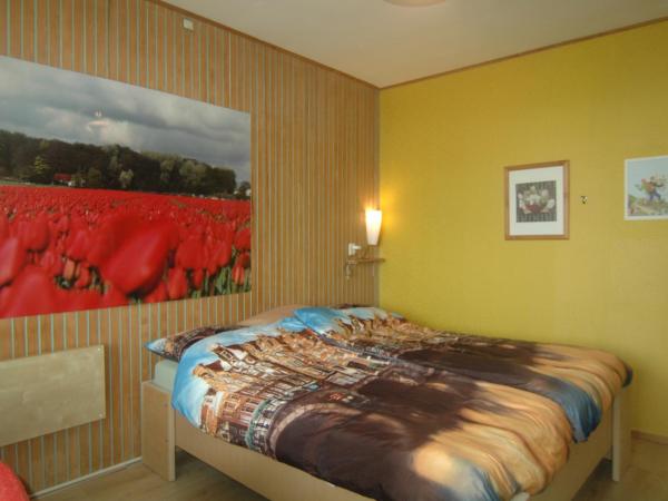 Bed and Breakfast Tulip Gallery : photo 4 de la chambre chambre lit queen-size avec salle de bains commune