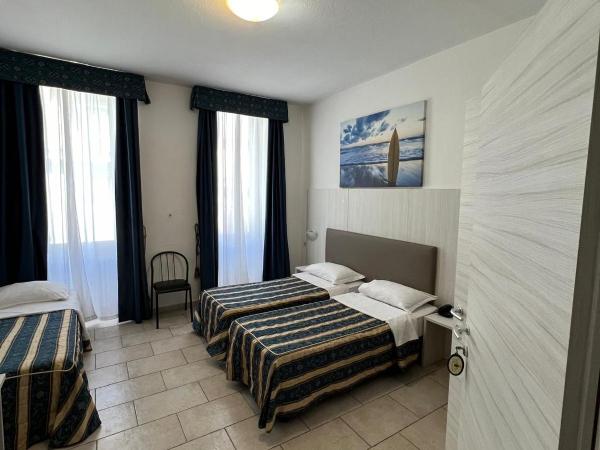 Hotel Alessander : photo 6 de la chambre chambre lits jumeaux