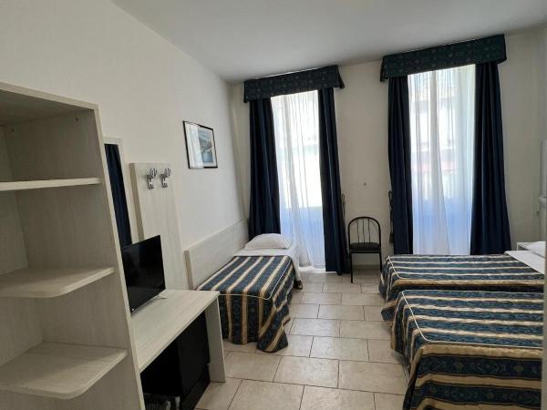 Hotel Alessander : photo 8 de la chambre chambre triple