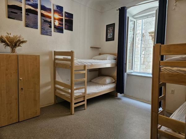 Castello Hostel : photo 1 de la chambre lit dans dortoir mixte de 6 lits