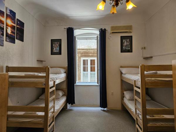 Castello Hostel : photo 4 de la chambre lit dans dortoir mixte de 6 lits