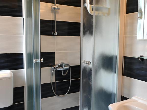 Ivana Rooms : photo 7 de la chambre petite chambre lits jumeaux