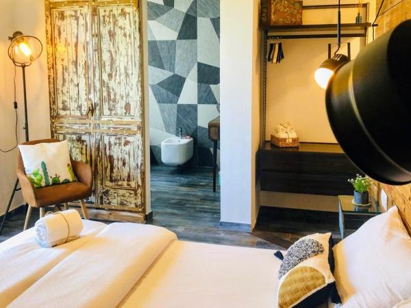 S'accabbadora Guest House : photo 3 de la chambre chambre double avec balcon