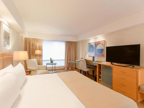 Doubletree By Hilton Buenos Aires : photo 2 de la chambre chambre lit king-size de luxe - vue sur rue