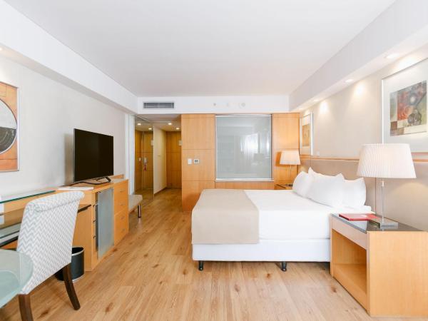 Doubletree By Hilton Buenos Aires : photo 1 de la chambre chambre lit king-size de luxe - vue sur rue