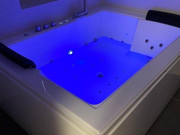 MAIN - Municipio : photo 5 de la chambre chambre lit king-size avec baignoire spa