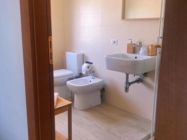 B&B MaLò Family Friendly : photo 4 de la chambre chambre double ou lits jumeaux avec salle de bains privative