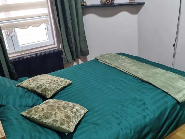 Guesthouse Djulia : photo 2 de la chambre chambre double avec salle de bains commune