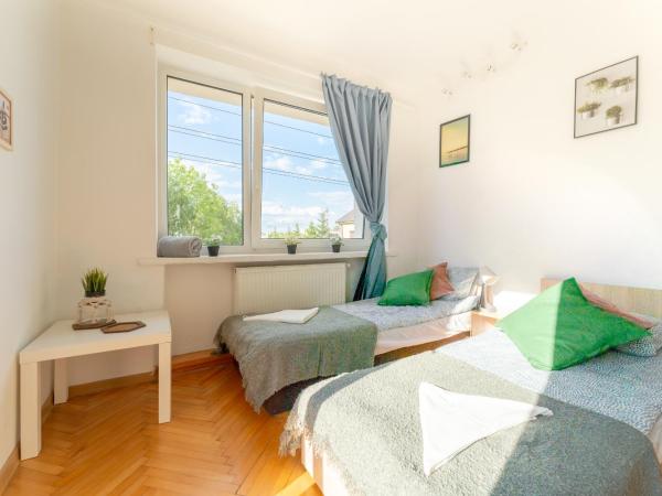 Hostello Airport - Przytulne pokoje, ogród, grill, w pełni wyposażona kuchnia : photo 2 de la chambre chambre double