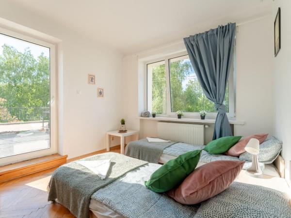 Hostello Airport - Przytulne pokoje, ogród, grill, w pełni wyposażona kuchnia : photo 3 de la chambre chambre double