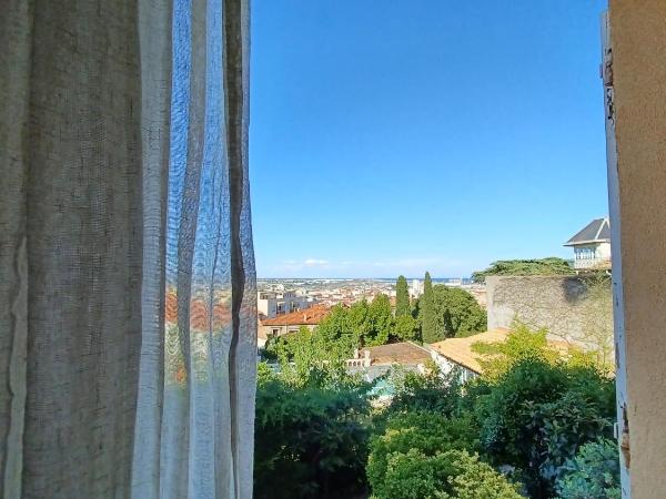 Chez Mo T1 indépendant avec son jardin privatif : photo 10 de la chambre chambre double avec terrasse