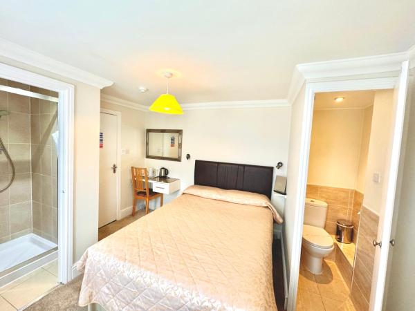Lavender Guest House : photo 2 de la chambre chambre double avec salle de bains privative