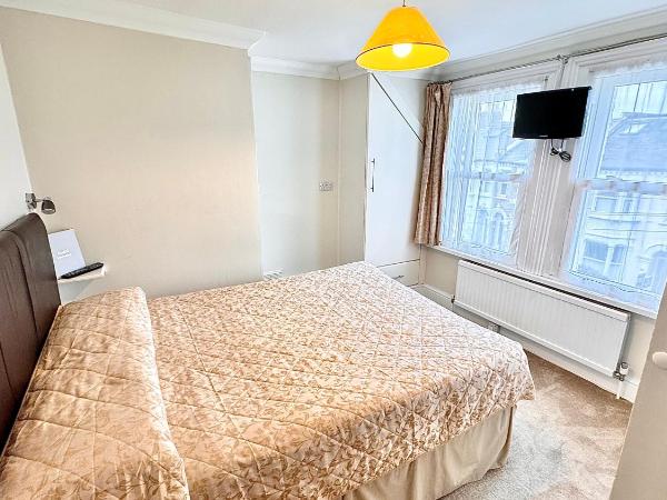 Lavender Guest House : photo 4 de la chambre chambre double avec salle de bains privative