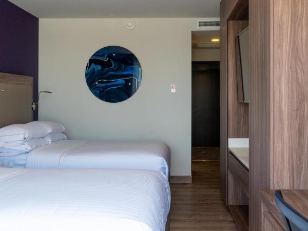 Sheraton Guadalajara Expo : photo 1 de la chambre chambre traditionnelle avec 2 lits queen-size - vue sur ville