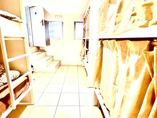 SwissPorto Guest House : photo 2 de la chambre lit dans dortoir 6 lits