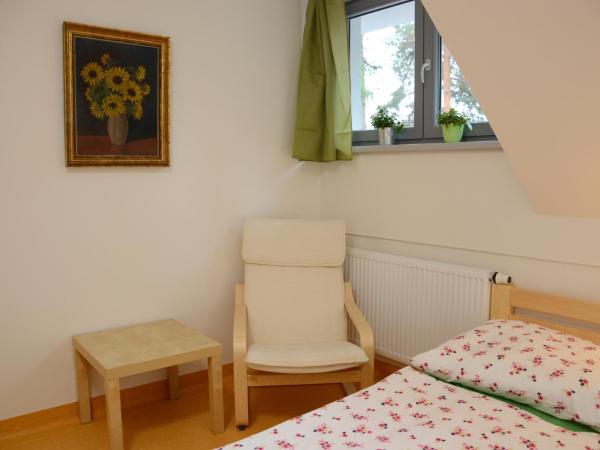 Mezi Stromy : photo 3 de la chambre chambre lits jumeaux - vue sur jardin