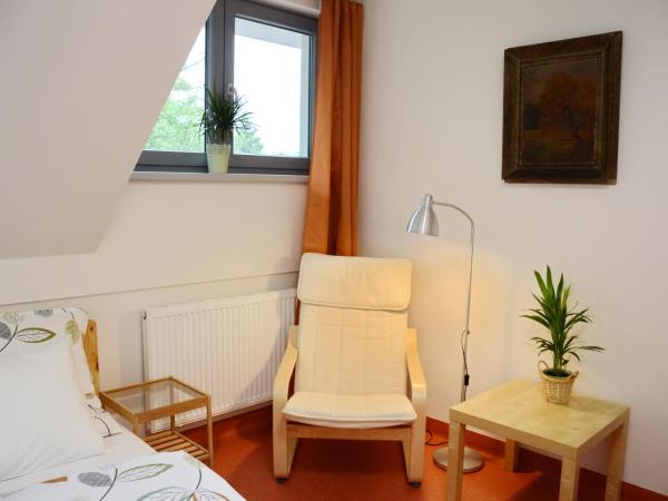 Mezi Stromy : photo 5 de la chambre chambre lit king-size - vue sur jardin