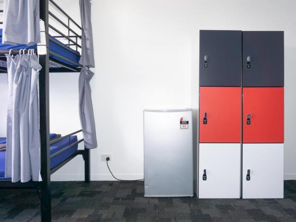 Somewhere To Stay Backpackers : photo 5 de la chambre lit dans dortoir mixte de 6 lits avec salle de bains privative