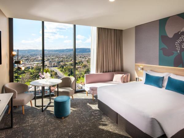 Crowne Plaza Adelaide, an IHG Hotel : photo 7 de la chambre 1 king bed premium adelaide hill view