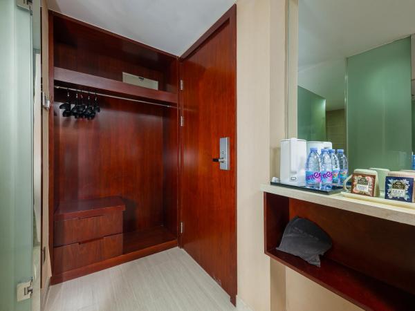Zhongyi Hotel - Guangzhou Feixiang Park Metro Station Wanda Plaza : photo 1 de la chambre chambre supérieure lit queen-size