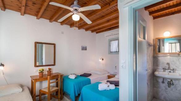 Pension Marias Sea View : photo 2 de la chambre chambre triple standard - vue sur mer