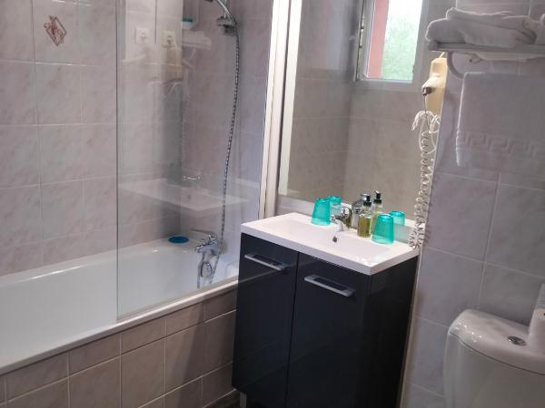 Hotel Au Sans Souci : photo 1 de la chambre chambre double avec baignoire