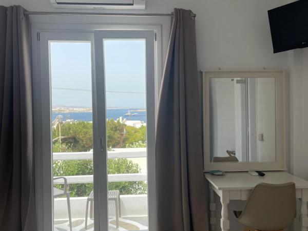 White Myth : photo 9 de la chambre chambre supérieure avec balcon - vue sur mer