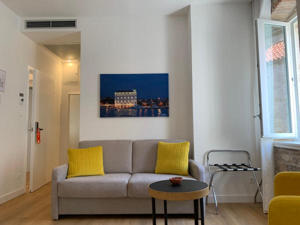 Priuli Luxury Rooms : photo 6 de la chambre chambre lit king-size deluxe - vue sur palais