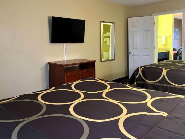 Super 8 by Wyndham Indianapolis/NE/Castleton Area : photo 1 de la chambre suite 1 chambre avec 2 lits queen-size - non-fumeurs