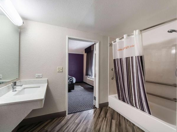 La Quinta Inn & Suites by Wyndham San Antonio Downtown : photo 1 de la chambre chambre 2 lits doubles - accessible aux personnes à mobilité réduite/malentendantes - baignoire avec barres d'appui - non-fumeurs