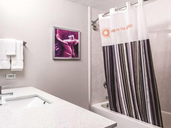 La Quinta Inn & Suites by Wyndham San Antonio Downtown : photo 1 de la chambre suite studio avec 2 lits doubles - non-fumeurs