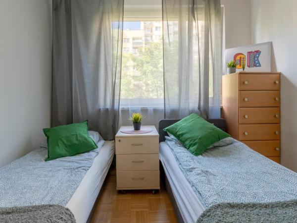 Hostello Airport Budziszyńska - przytulne pokoje blisko lotniska : photo 1 de la chambre chambre double