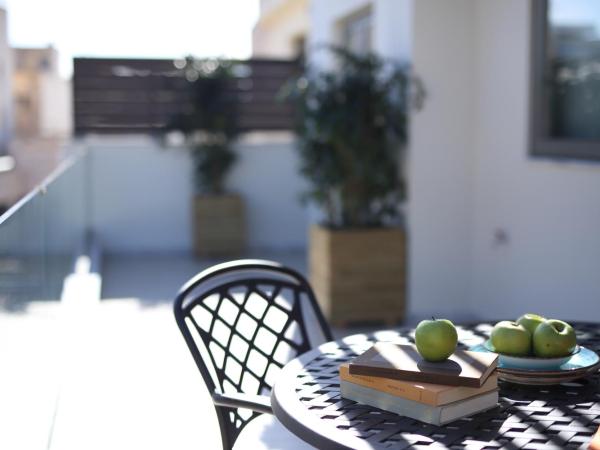 Hestia - Romvis 9 : photo 1 de la chambre appartement deluxe avec balcon