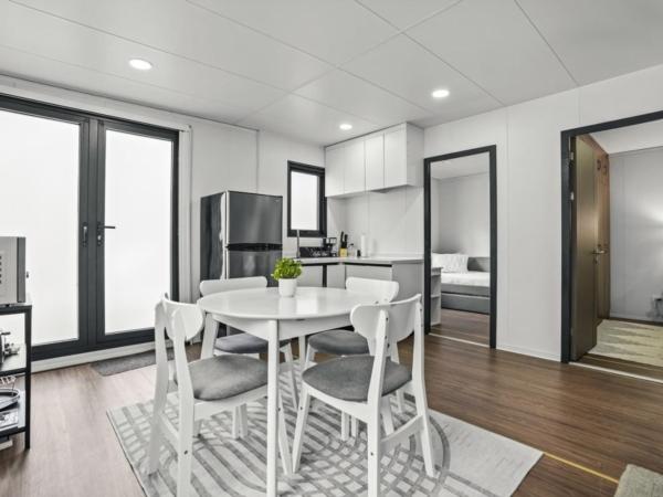 Private 2BR Tiny Farm Homes Next to Shul, near Seminole Hard Rock Hotel & Casino! farmhouse : photo 1 de la chambre maison 4 chambres