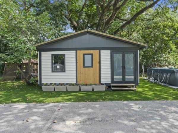 Private 2BR Tiny Farm Homes Next to Shul, near Seminole Hard Rock Hotel & Casino! farmhouse : photo 3 de la chambre maison 4 chambres