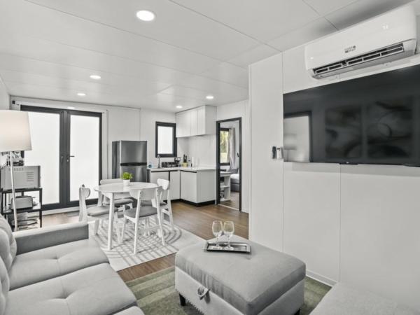 Private 2BR Tiny Farm Homes Next to Shul, near Seminole Hard Rock Hotel & Casino! farmhouse : photo 8 de la chambre maison 4 chambres