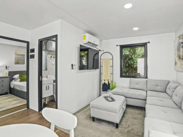 Private 2BR Tiny Farm Homes Next to Shul, near Seminole Hard Rock Hotel & Casino! farmhouse : photo 9 de la chambre maison 4 chambres