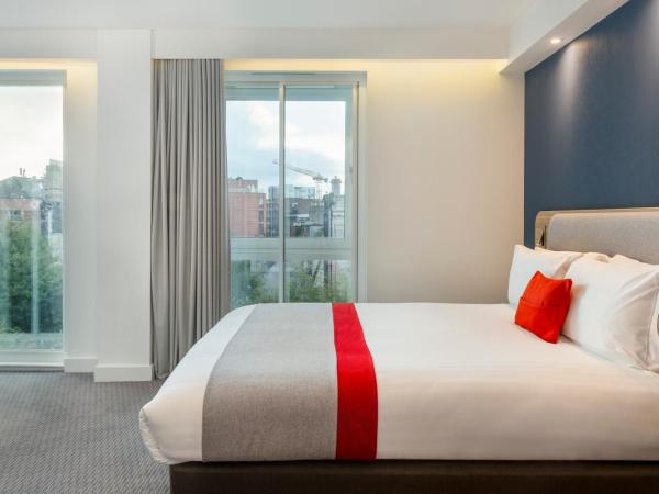 Holiday Inn Express Dublin City Centre, an IHG Hotel : photo 1 de la chambre chambre double – vue sur ville