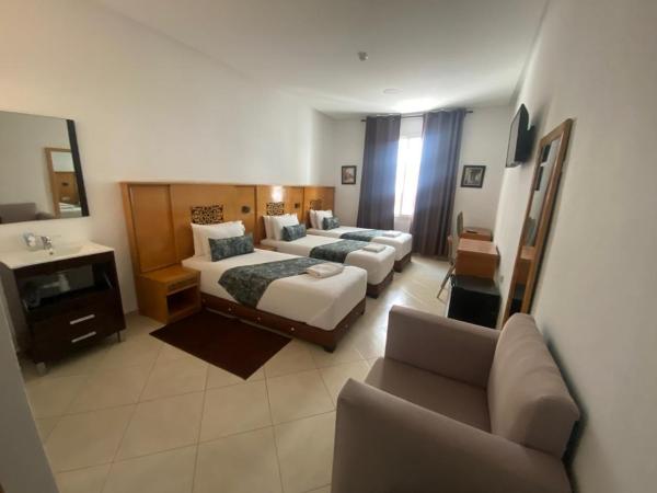 Hotel Miramar : photo 6 de la chambre chambre triple supérieure - vue sur mer
