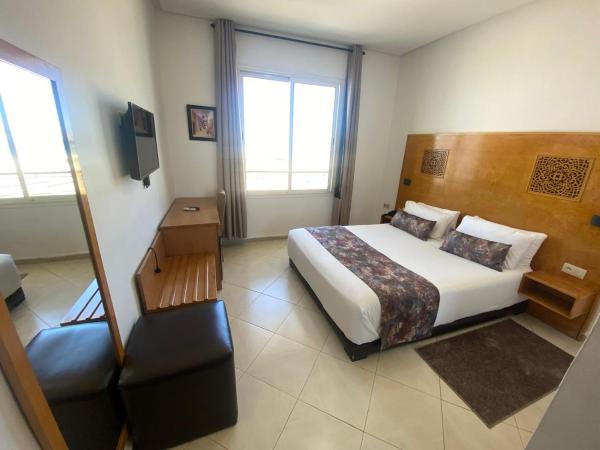 Hotel Miramar : photo 4 de la chambre chambre lit queen-size - vue sur mer