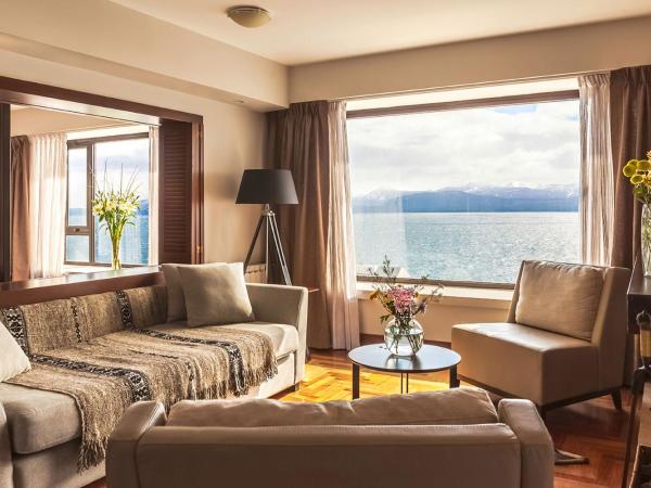 Sheraton Bariloche Hotel : photo 1 de la chambre suite 1 chambre avec 1 lit king-size et canapé-lit - vue sur lac