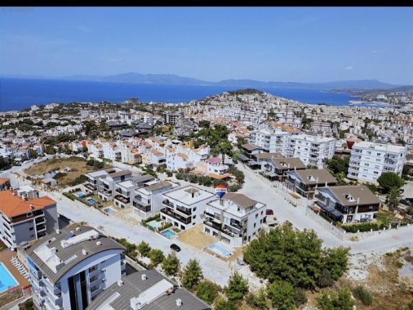 Personal Terrace Floor - Villa in Kuşadası : photo 4 de la chambre suite lit king-size - vue sur mer