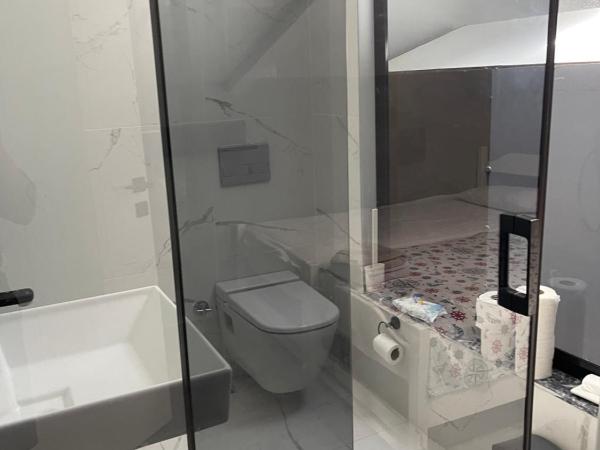 Personal Terrace Floor - Villa in Kuşadası : photo 9 de la chambre suite lit king-size - vue sur mer