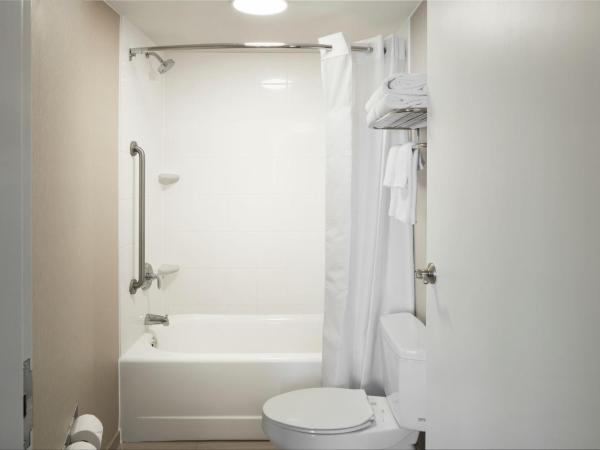 SpringHill Suites by Marriott Virginia Beach Oceanfront : photo 8 de la chambre studio lit king-size