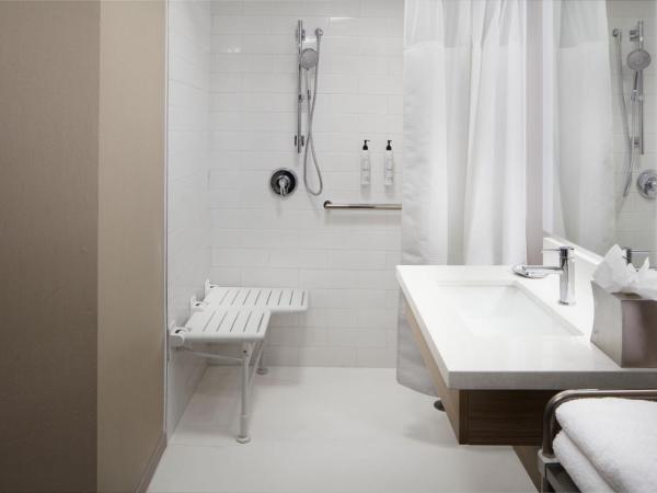 SpringHill Suites by Marriott Virginia Beach Oceanfront : photo 9 de la chambre studio lit king-size