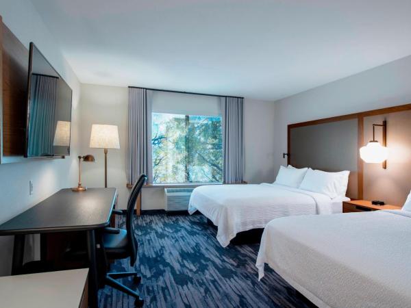 Fairfield Inn & Suites by Marriott Kelowna : photo 1 de la chambre chambre avec 2 grands lits queen-size