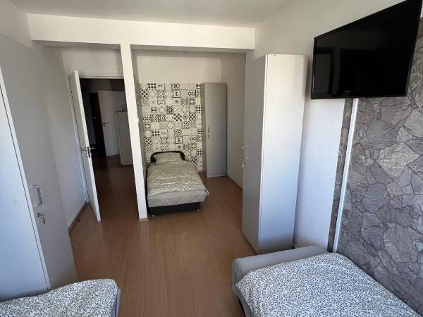 Hostel „U Sashka” : photo 5 de la chambre chambre familiale avec salle de bains commune