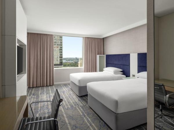 Sydney Harbour Marriott Hotel at Circular Quay : photo 3 de la chambre chambre lits jumeaux avec 2 lits doubles - vue sur opéra
