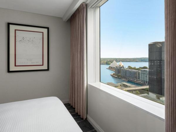 Sydney Harbour Marriott Hotel at Circular Quay : photo 4 de la chambre chambre lits jumeaux avec 2 lits doubles - vue sur opéra